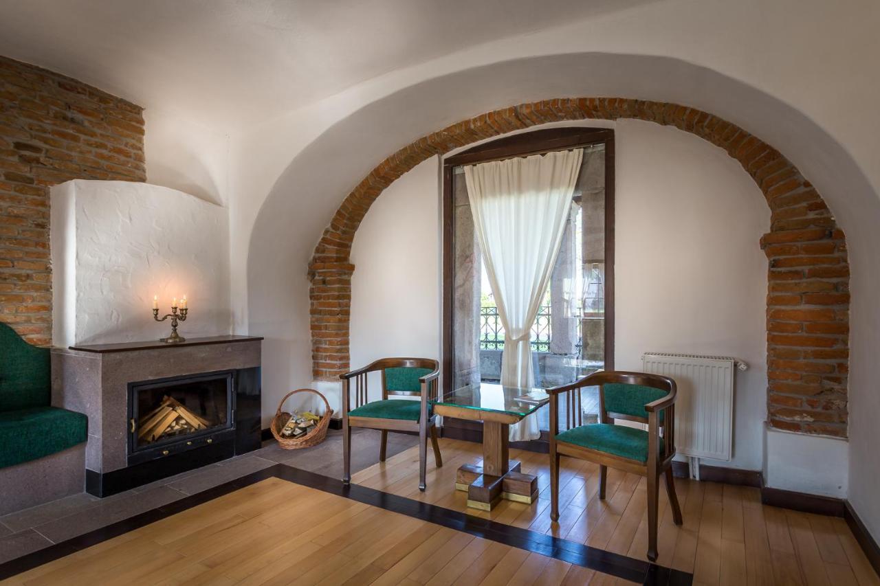 Castle Hotel Daniel Бараолт Екстер'єр фото