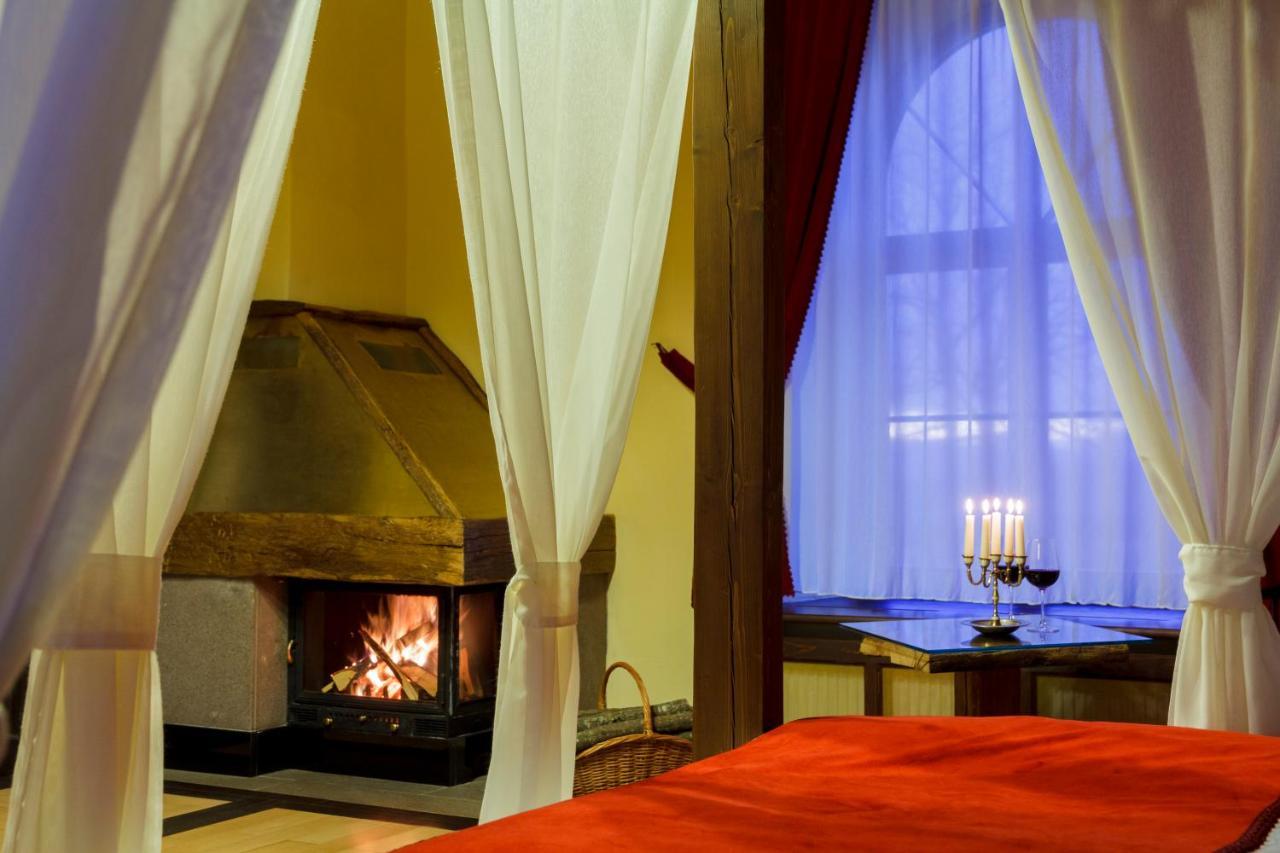 Castle Hotel Daniel Бараолт Екстер'єр фото