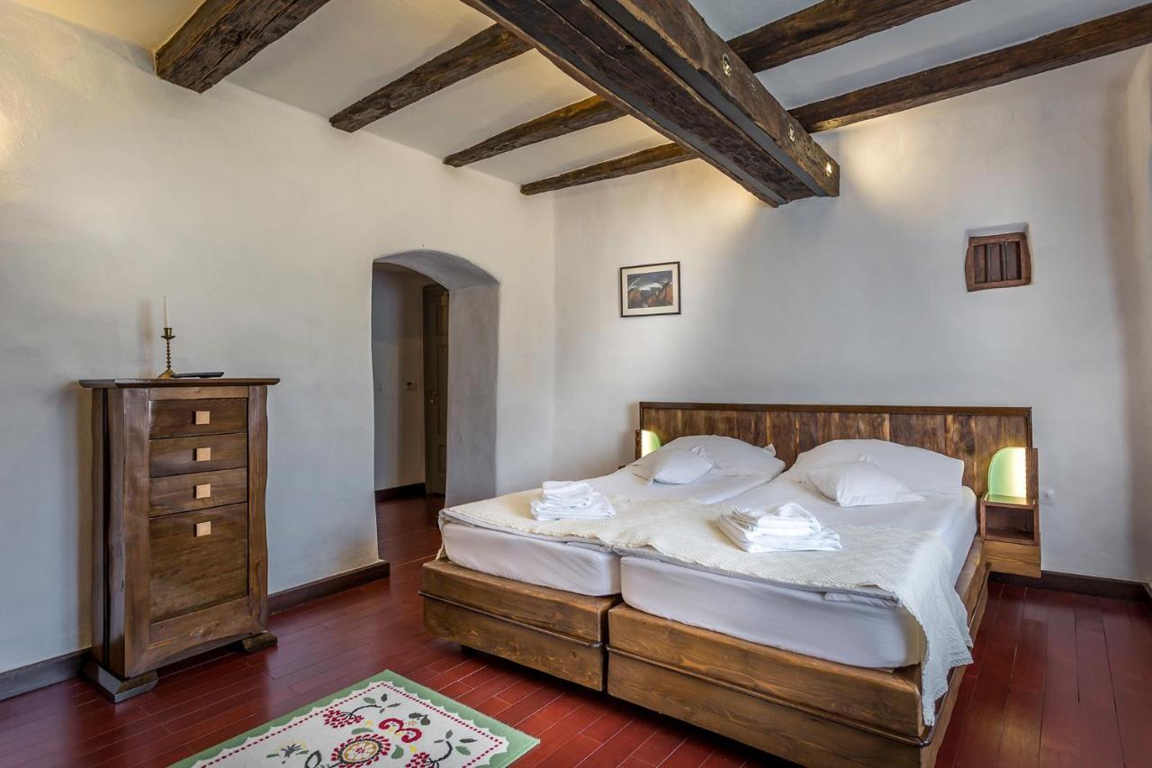 Castle Hotel Daniel Бараолт Екстер'єр фото
