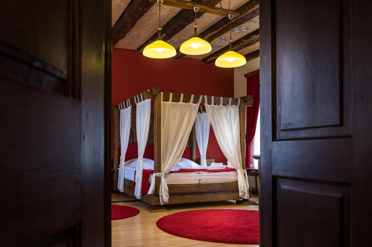 Castle Hotel Daniel Бараолт Екстер'єр фото
