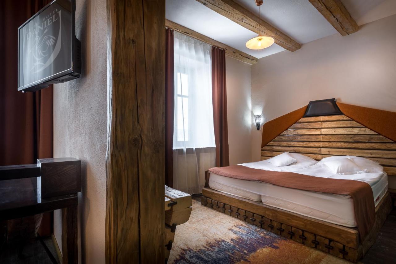 Castle Hotel Daniel Бараолт Екстер'єр фото