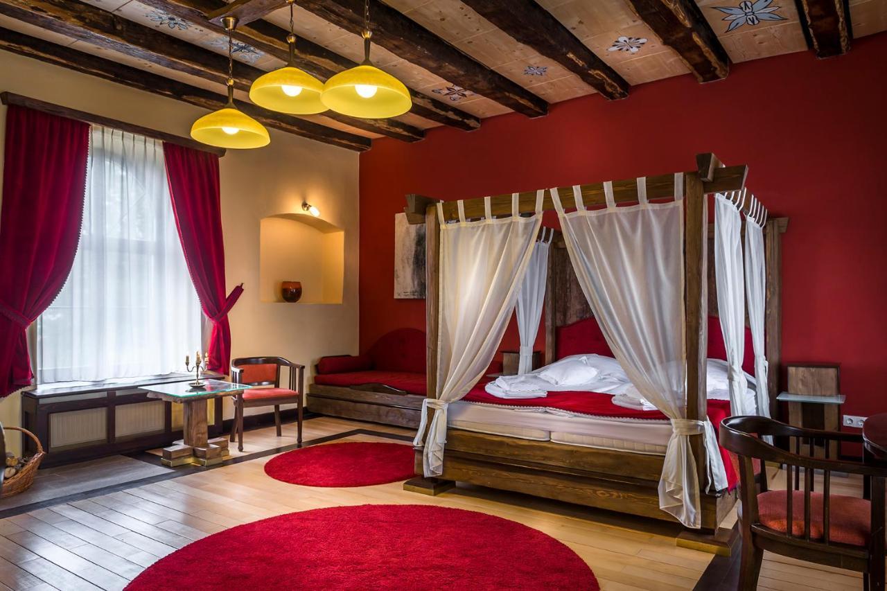 Castle Hotel Daniel Бараолт Екстер'єр фото