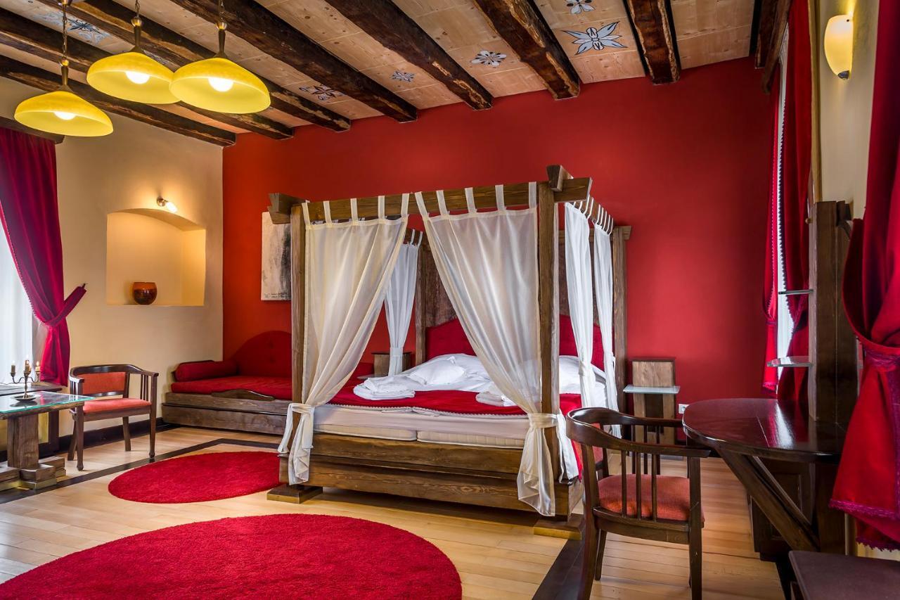 Castle Hotel Daniel Бараолт Екстер'єр фото