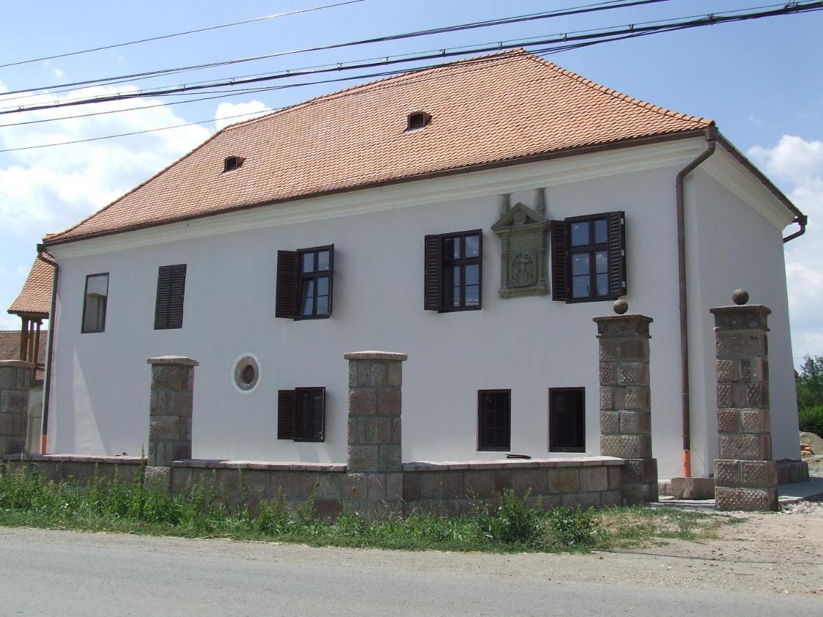 Castle Hotel Daniel Бараолт Екстер'єр фото