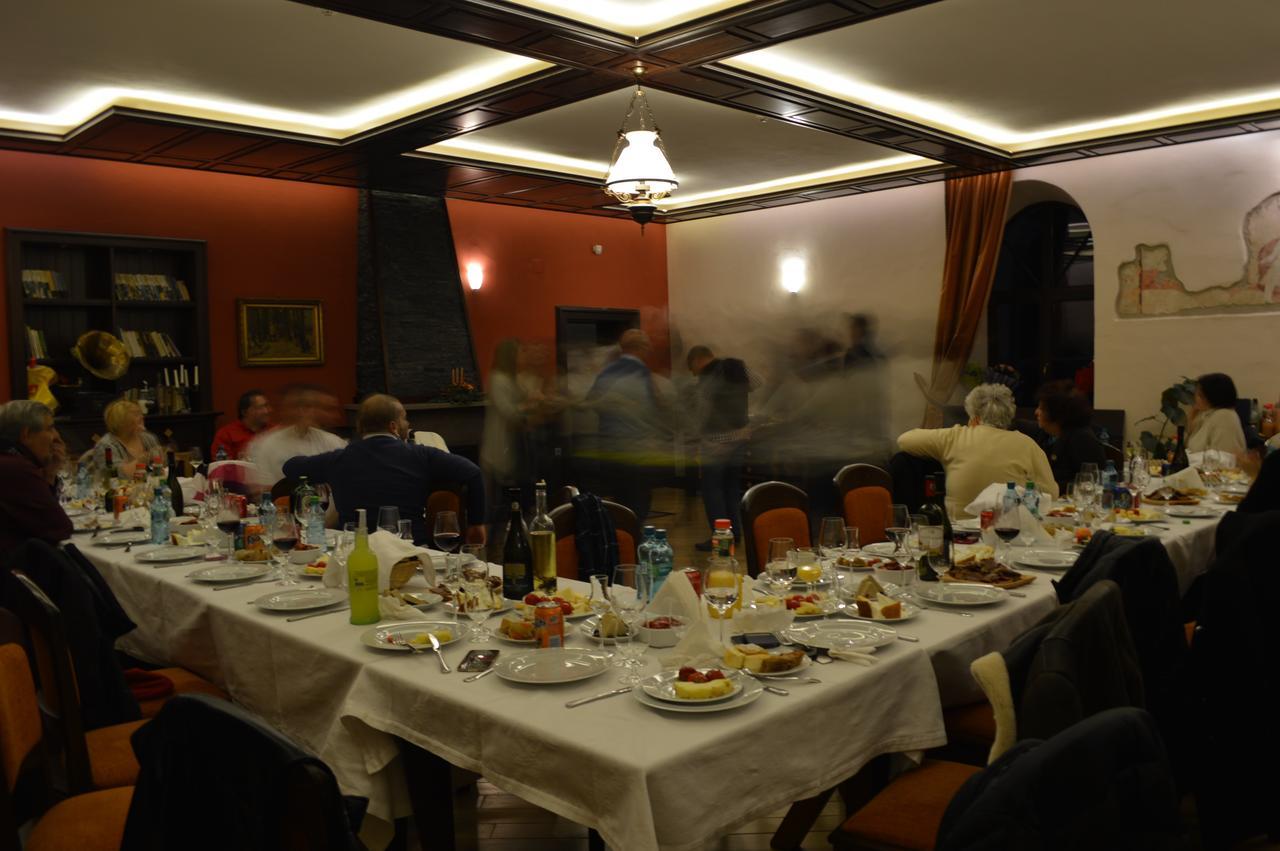 Castle Hotel Daniel Бараолт Екстер'єр фото