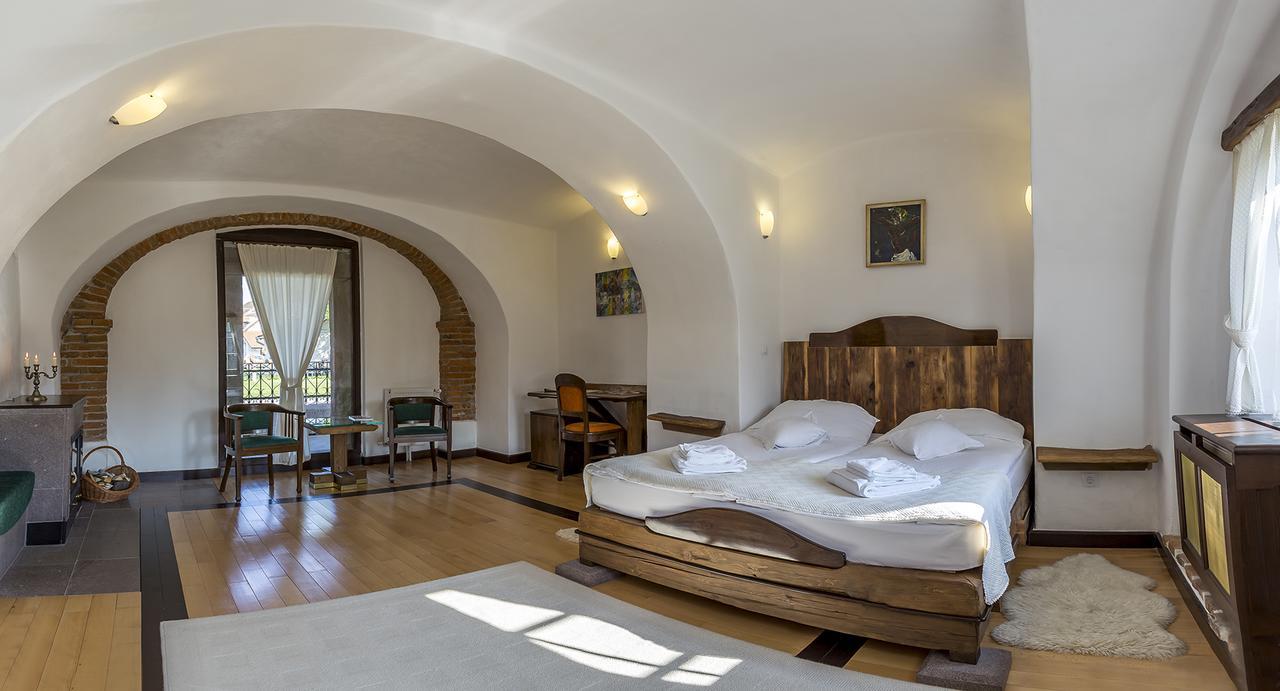 Castle Hotel Daniel Бараолт Екстер'єр фото