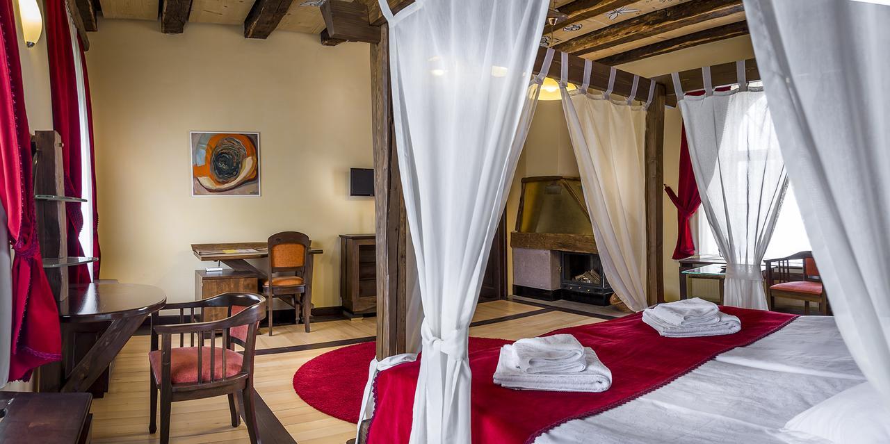 Castle Hotel Daniel Бараолт Екстер'єр фото