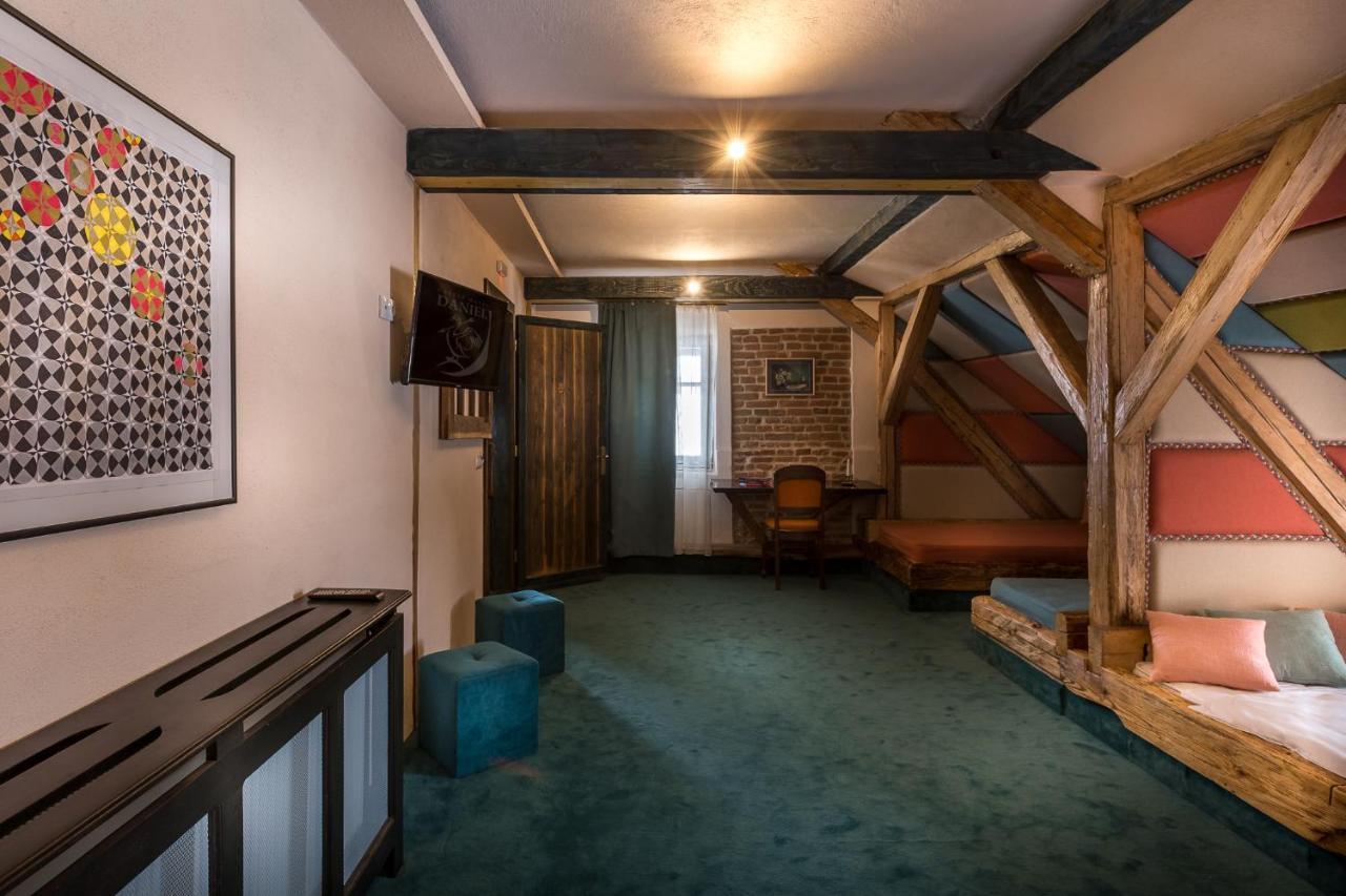 Castle Hotel Daniel Бараолт Екстер'єр фото