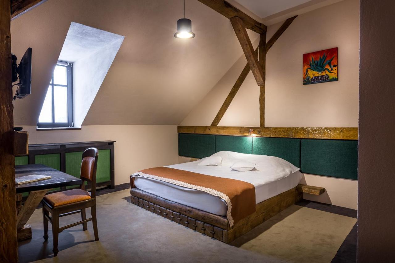 Castle Hotel Daniel Бараолт Екстер'єр фото