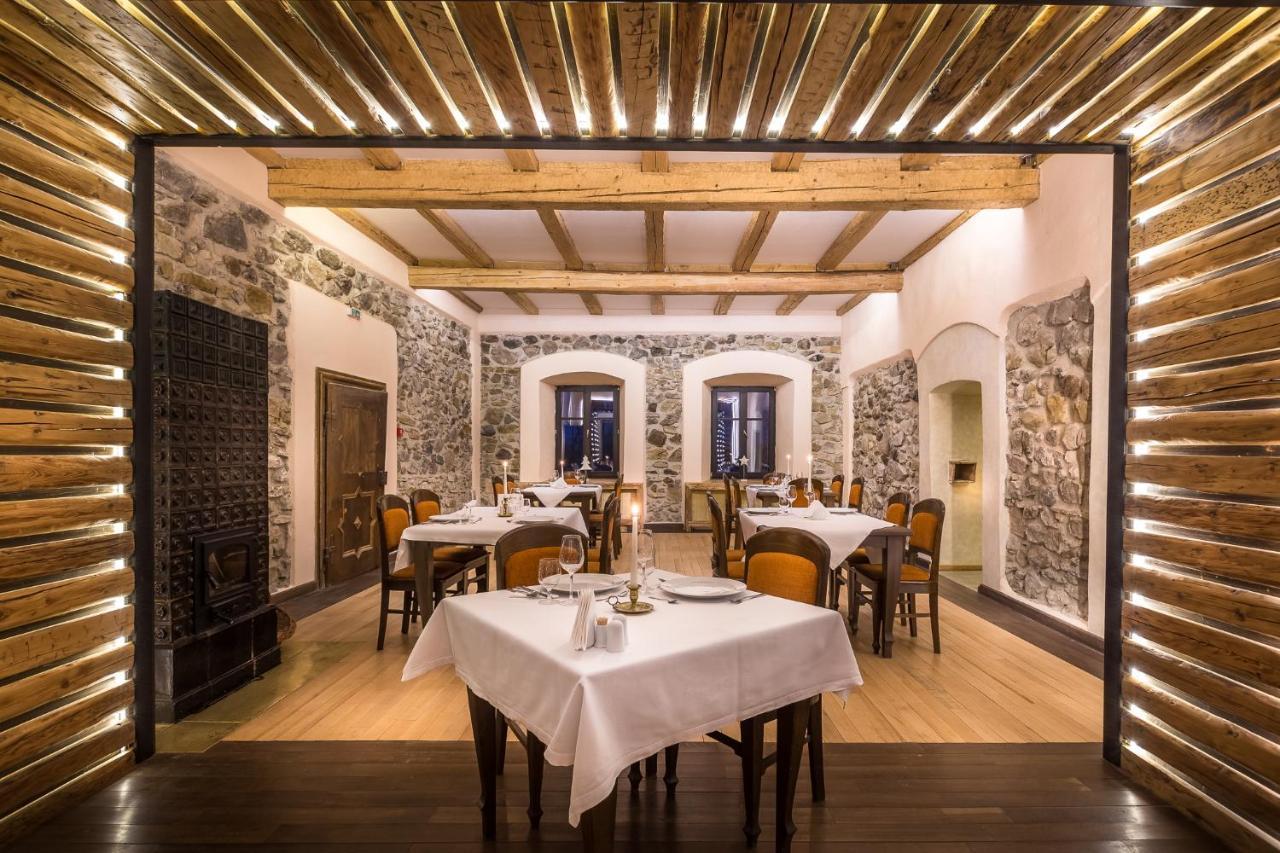 Castle Hotel Daniel Бараолт Екстер'єр фото